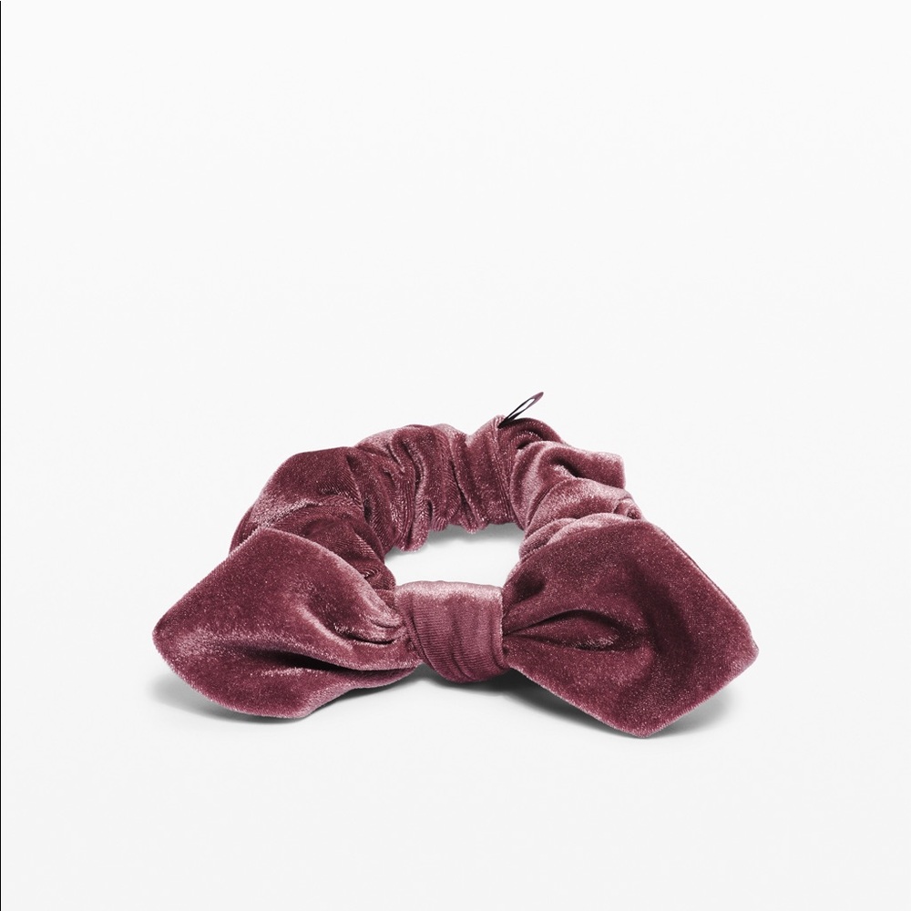 LLL Uplifting Scrunchie Bow *Velvet (savannah)